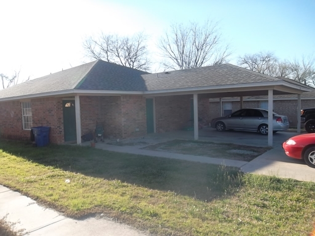 502-606 N Sewell Dr in Decatur, TX - Building Photo - Building Photo