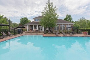 Waterford Landing in Coraopolis, PA - Building Photo