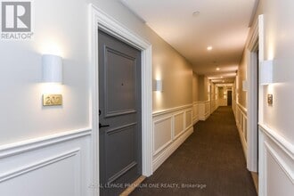 571 Prince Edward Dr N in Toronto, ON - Building Photo - Building Photo