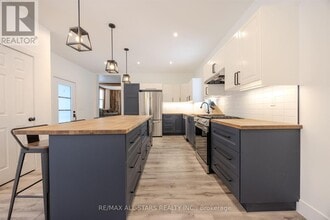 21 Albert St S in Sunderland, ON - Building Photo - Building Photo