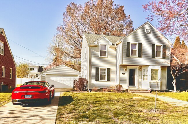 913 W Stratford Dr in Peoria, IL - Building Photo - Building Photo