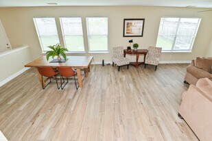 10242 Astoria Blvd in Houston, TX - Building Photo