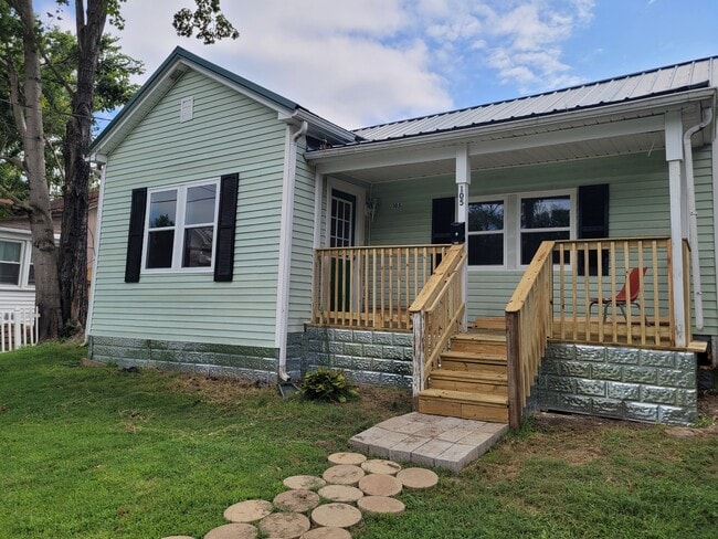 property at 105 S 6th St