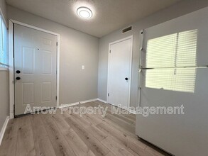 2205 Holdrege St in Lincoln, NE - Building Photo - Building Photo