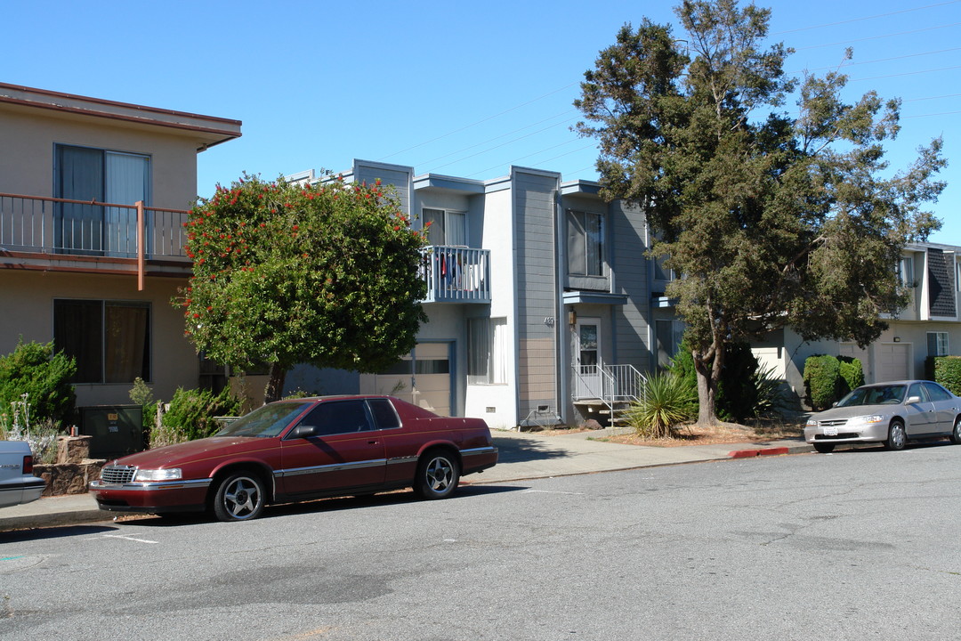 487 Lincoln Cir in Millbrae, CA - Building Photo