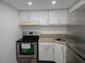 4550 NW 9th St in Miami, FL - Building Photo
