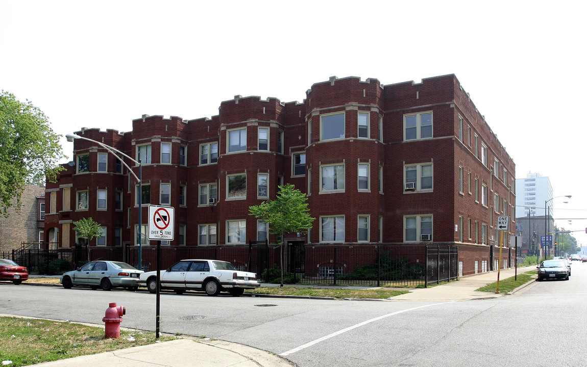 7053 S. Yale in Chicago, IL - Foto de edificio