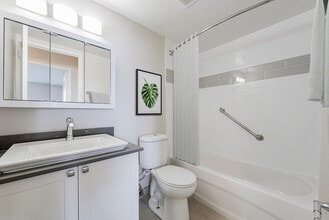 Lakewood Apartments I in Mississauga, ON - Building Photo - Building Photo