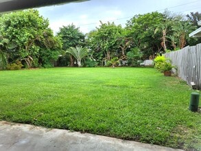 115 Coral Way E, Unit C in Indialantic, FL - Foto de edificio - Building Photo