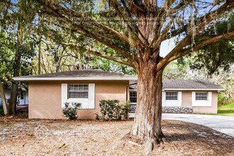 984 Oak Dr in Oviedo, FL - Building Photo - Building Photo