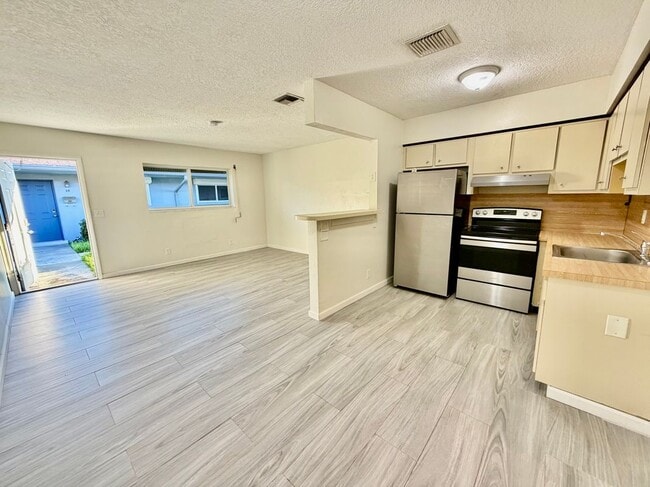 property at 1821 N 17th Ct