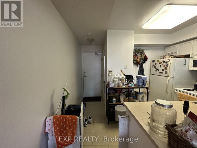 30 Harrison Garden Blvd in Toronto, ON - Building Photo - Building Photo