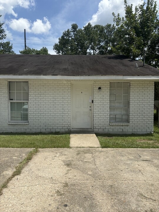 300 Rials Dr in Lafayette, LA - Building Photo