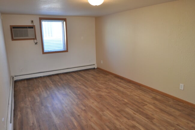 Skaff Apartments Moorhead in Moorhead, MN - Foto de edificio - Building Photo