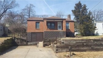 809 Arline Dr in Ferguson, MO - Building Photo