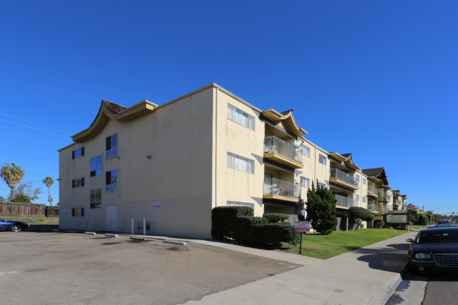 5110 Clairemont Mesa Blvd in San Diego, CA - Foto de edificio - Building Photo