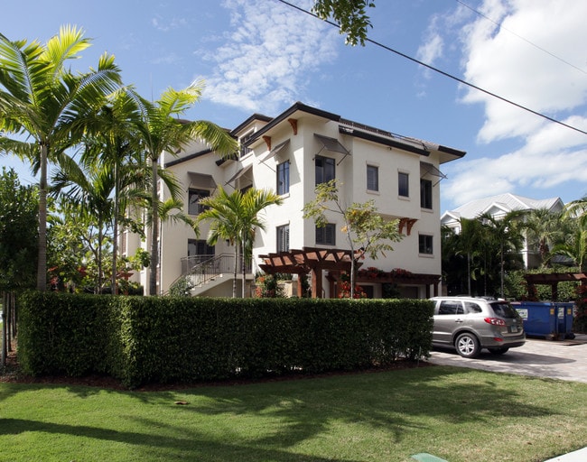 976 6th St S in Naples, FL - Foto de edificio - Building Photo