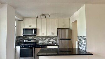 201 St Pauls Ave, Unit 2P in Jersey City, NJ - Building Photo