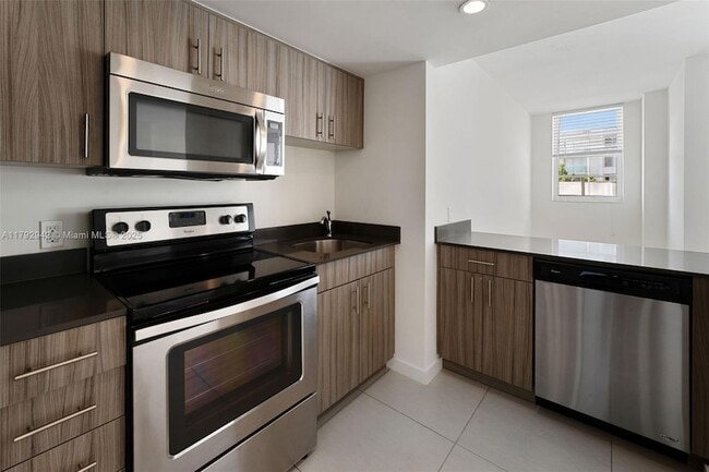 910 West Ave, Unit 230 in Miami Beach, FL - Building Photo - Building Photo