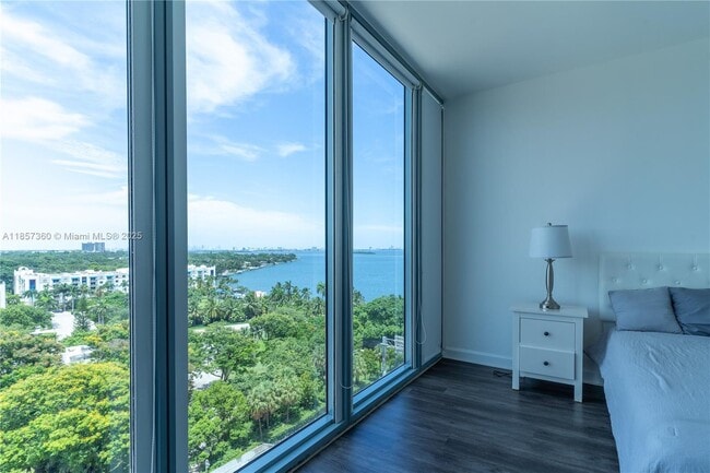601 NW 36th St in Miami, FL - Building Photo - Building Photo