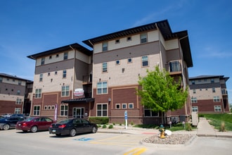 Prairie Pointe Student Living in Ankeny, IA - Foto de edificio - Building Photo