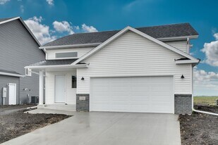 1186 Marlys Dr W in West Fargo, ND - Building Photo