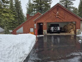 11059 Zermatt Dr in Truckee, CA - Building Photo