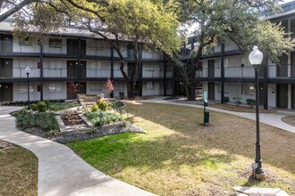 Riverfalls at Bellmar in Dallas, TX - Building Photo - Building Photo