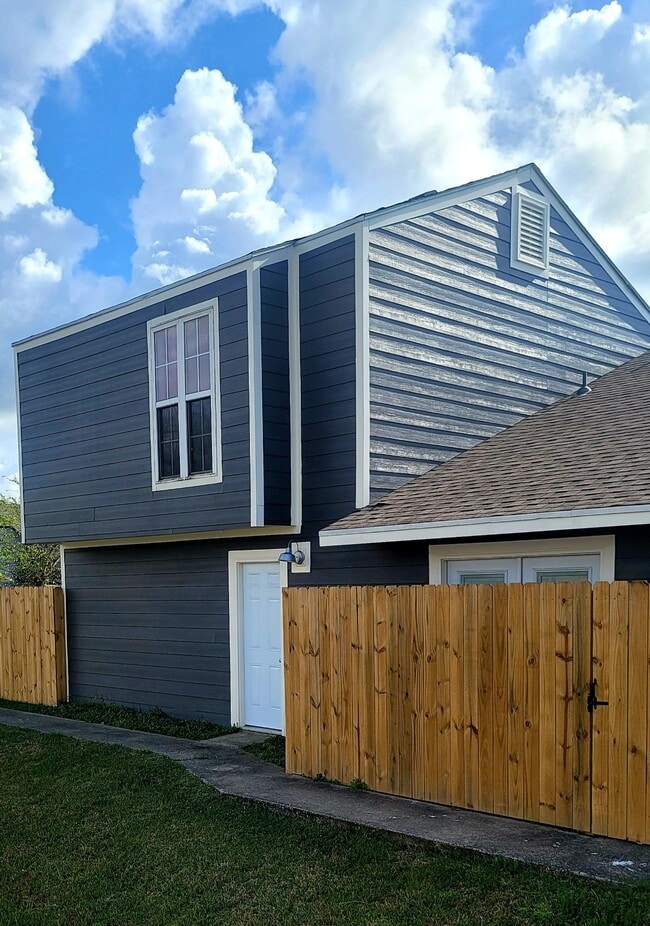 1859 Fox Run Dr in Lake Charles, LA - Building Photo - Building Photo