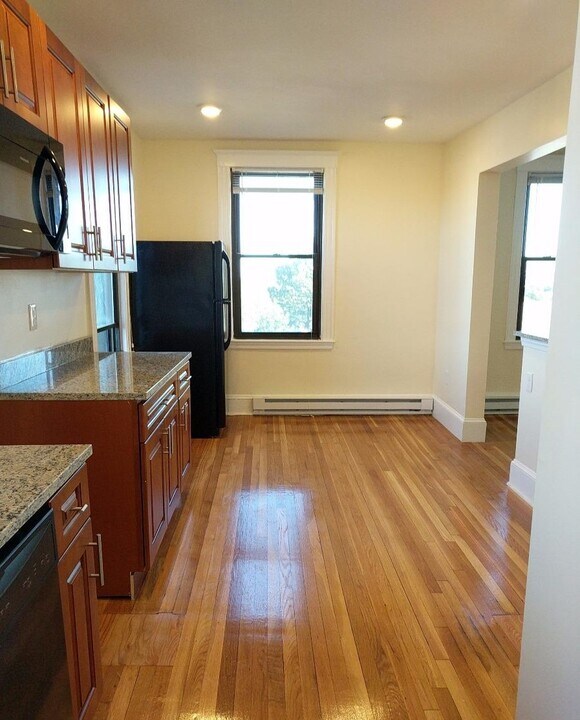375 Broadway, Unit 19T in Somerville, MA - Building Photo
