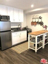 1261 Laurel Ave in West Hollywood, CA - Foto de edificio - Building Photo