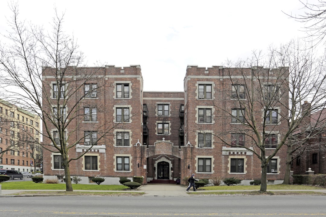 11640 Park Ln S in Richmond Hill, NY - Building Photo