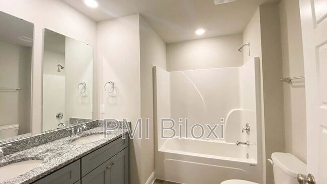 property at 1005 Enclave Cir