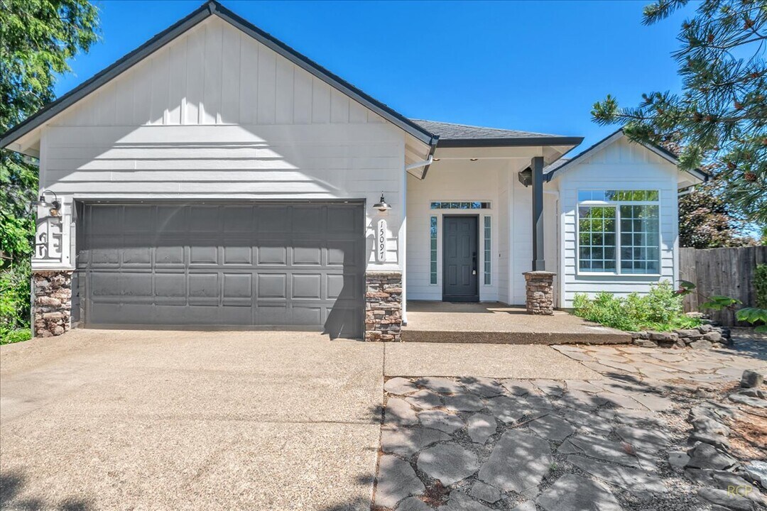 15097 Spy Glass Ln in Oregon City, OR - Building Photo