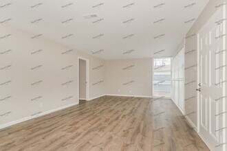 6827 Woodhurst Dr in Berkeley, MO - Building Photo - Building Photo