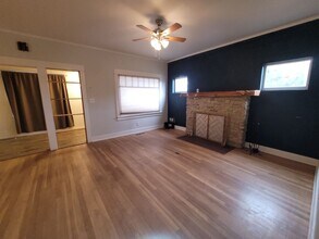 1001 Lozier Ln in Medford, OR - Building Photo - Building Photo