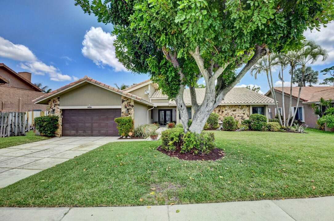 5850 Vista Linda Ln in Boca Raton, FL - Building Photo