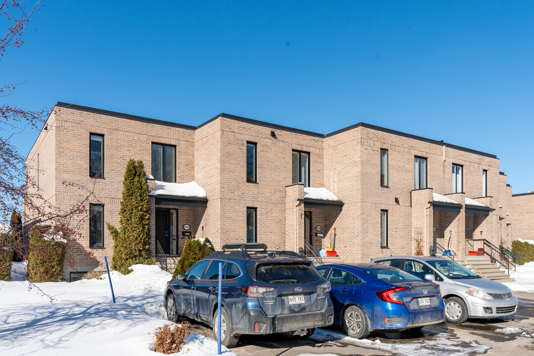 2564 Des Berges St in Lévis, QC - Building Photo