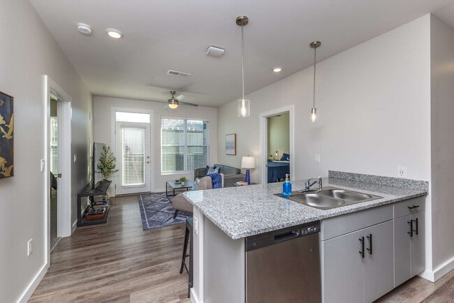 2746 Central Pkwy in Cincinnati, OH - Foto de edificio - Building Photo