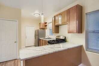 6327 N Francisco Ave in Chicago, IL - Building Photo - Building Photo