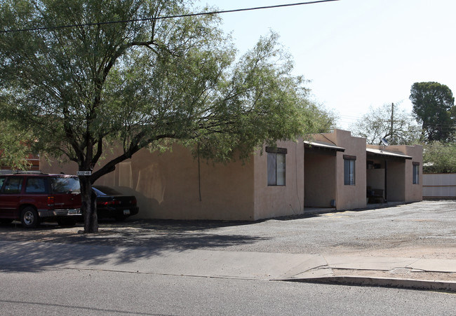 3132-3148 Olsen St in Tucson, AZ - Foto de edificio - Building Photo