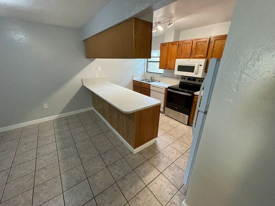 2811-N2811 SW Archer Rd in Gainesville, FL - Foto de edificio