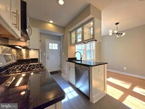 527 E Nelson Ave in Alexandria, VA - Building Photo - Building Photo