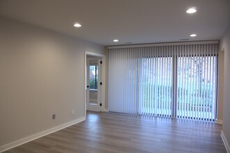 11315 Commonwealth Dr, Unit T-1 in Rockville, MD - Building Photo - Building Photo