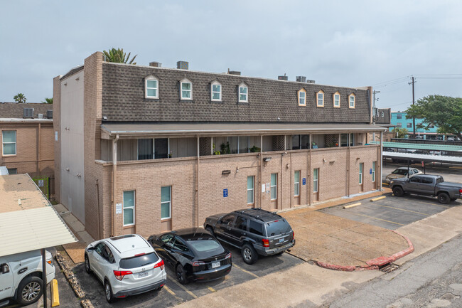 Mariner House Condominiums in Galveston, TX - Building Photo - Building Photo