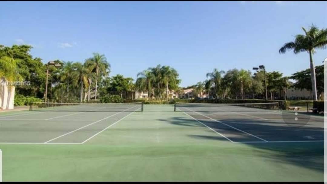 721 Lyons Rd in Coconut Creek, FL - Building Photo