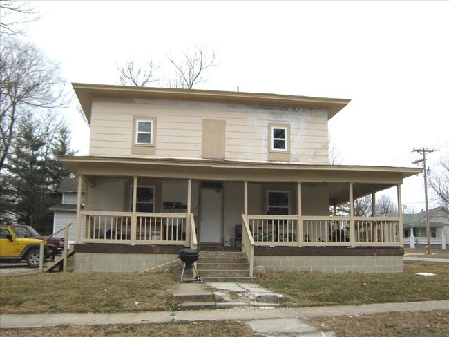 207 E Union St in Macon, MO - Foto de edificio - Building Photo