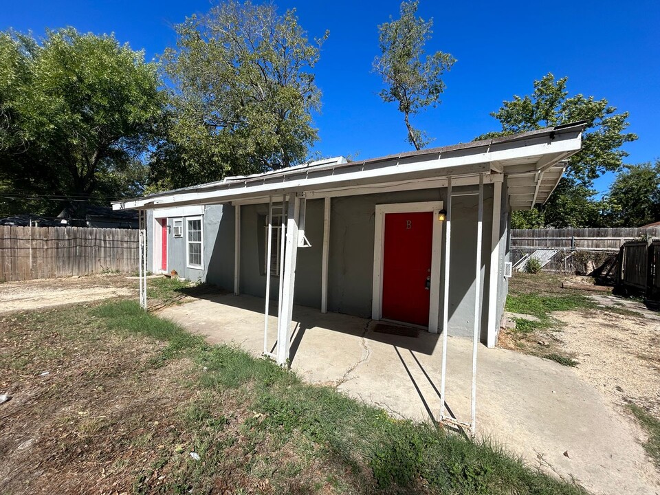 311 Bristol Avenue in San Antonio, TX - Foto de edificio