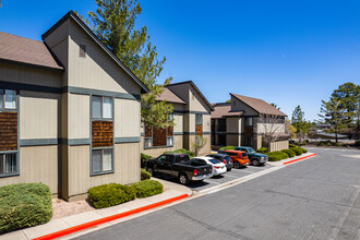 University Square Apartments in Flagstaff, AZ - Foto de edificio - Building Photo