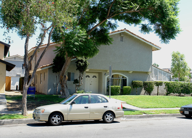 2035 N Park Ln in Orange, CA - Foto de edificio - Building Photo